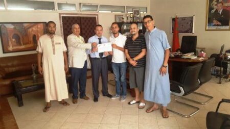 جمعويون بالدشيرة يكرمون محمد الصادقي رئيس أمن منطقة إنزكان جمعويون بالدشيرة يكرمون محمد الصادقي رئيس أمن منطقة إنزكان