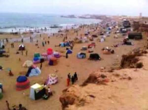 النفايات تؤرق بال المصطافين بشاطىء تيفنيت