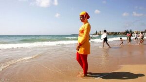 فرنسا:عمدة مدينة يمنع لباس البوركيني لأنه “لا يحترم الأخلاق الحميدة ويشكل خطرا على النظام العام”