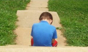 مُثير:أب مغربي يتخلى عن طفله بمركز تجاري