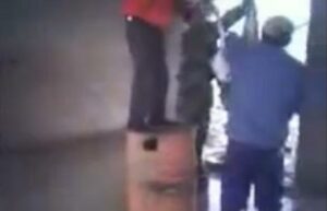 خطير:هنا يتم ذبح و سلخ الحمير والكلاب