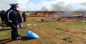 مصالح الجمارك بأكادير تشرف على حرق كميات كبيرة من المخدرات و السجائر