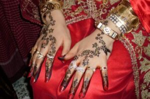 هذه نهاية العروس “منى” التي هربت مع عشيقها “ياسين”، وحادثة غريبة تعرفها جلسة المحاكمة