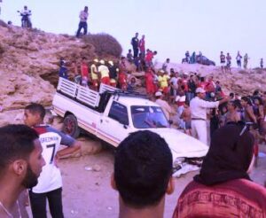 خطير بأكادير:(+صور): حالة من الاستنفار و الرعب إثر سقوط “بيكوب” مجنونة من أعلى جرف ببحر إيموران