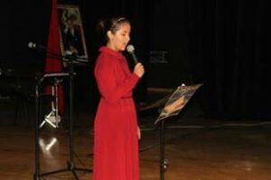 إنزكان: يتيمة نجيبة تبكي رئيس الجماعة و الحاضرين، في حفل “الحنان” بأيت ملول.