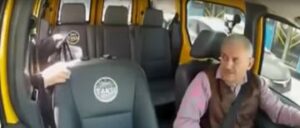 رئيس الوزراء التركي يعمل سائق تاكسي ليقترب من الناس و يعرف مشاكلهم