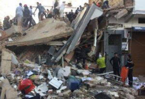 انتشال طبيبة مبتورة الرجلين في حادث انهيار عمارة سباتة، وجلالة الملك يبعث برقيات تعازي ومواساة لأسر الضحايا