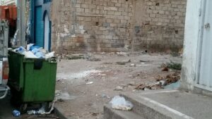 بالصور:ساكنة حي الداخلة بأكادير والمعاناة اليومية مع “بركصات الزبل” و مطالب عاجلة بالتدخل