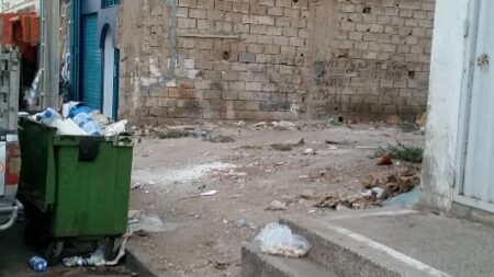 بالصور:ساكنة حي الداخلة بأكادير والمعاناة اليومية مع "بركصات الزبل" و مطالب عاجلة بالتدخل