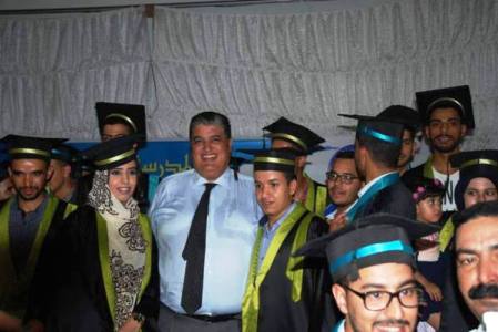 رئيس الجامعة مع الطلبة