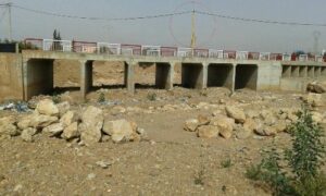 عااجل:مسؤولون كبار بجهة سوس ماسة يتهاطلون على قنطرة الدراركة الكارثية بعد مقال أكادير24