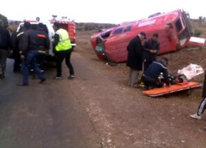 فاجعة طرقية بين حافلة لنقل المسافرين كانت في طريقها إلى طانطان وسيارة إسعاف تسجل خسائر في الأرواح