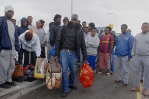 عااجل:عشرات المهاجرين الأفارقة يتدفقون على المحطة الطرقية ويهاجمون حافلة للسفر جماعيا وبالقوة.