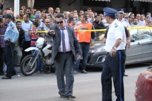 سائق أجرة يختطف فتاة ويغتصبها والمثير سقوطها في بئر مهجورة بعد هروبها وهذه هي التفاصيل