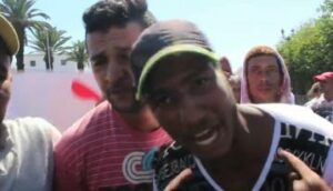 محتجون ضد بنكيران: جابتنا السلطة و”البام”.. دبّرو علينا ومعرفناش علاش جابونا