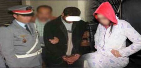 فضيحة:ضبط معلم متزوج بتيزنيت يمارس الجنس مع عشيقته داخل سيارته وإليكم التفاصيل