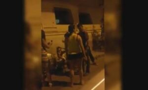 صراخ وشجار العاهرات وسط الشارع العام