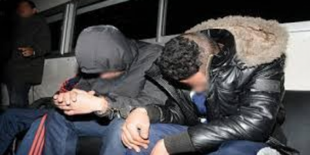 فظيع:توقيف شابين متلبسين بممارسة الجنس على متشردة ستينية فظيع:توقيف شابين متلبسين بممارسة الجنس على متشردة ستينية