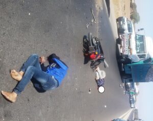 عاجل..حادثة سير خطيرة بمدخل سيدي بيبي تخلف سقوط شابين أحدهما  بين الحياة والموت