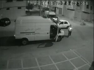 عناصر الشرطة بأكادير تداهم منزل “كراب” للخمور والساكنة تنوه بالعملية