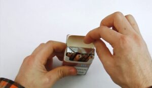 عاااجل بإنزكان:ضبط حشيش محشو بإتقان وسط علبة سجائر وسط المحكمة الإبتدائية