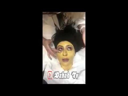 +فيديو مثير: ممثلة من أكادير تضع الذهب الخالص على وجهها يومين بعد زواجها من سعودي. +فيديو مثير: ممثلة من أكادير تضع الذهب الخالص على وجهها يومين بعد زواجها من سعودي.