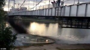 بالفيديو مراهقون يشعلون النار بأنفسهم طلبا للشهرة