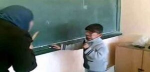 تطورات جديدة في مسلسل قص أستاذة لشعر تلميذها داخل الفصل