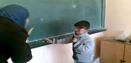 تطورات جديدة في مسلسل قص أستاذة لشعر تلميذها داخل الفصل