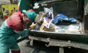 مأساة:عامل نظافة يلقى مصرعه بطريقة مروعة أثناء عمله في تنظيف الشارع