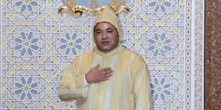 الملك محمد السادس من غير المعقول أن يتنقل المواطن لغرض إداري بسيط دون أن يجد من يستقبله أو يلبي غرضه الملك محمد السادس من غير المعقول أن يتنقل المواطن لغرض إداري بسيط دون أن يجد من يستقبله أو يلبي غرضه