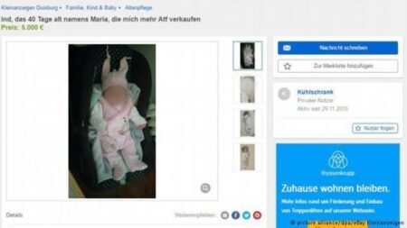 بالصورة:أسرة تعرض رضيعتها للبيع على الانترنيت مقابل 5 مليون