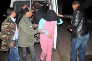 اعتقال أم وابنتيها بتهمة قتلهن للأب بطريقة بشعة وإليكم التفاصيل