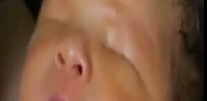 بالفيديو: امرأة تنجب طفلا بلا عينين