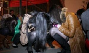 توقيف عاهرات مغربيات في أحد الفنادق يطلقن على أنفسهن فريق “الـ6 قطط “