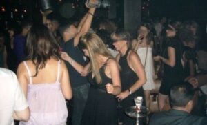 فضيحة: اعتقال 17 عاهرة مغربية “محترفات” داخل مرقص ليلي