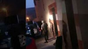 لحظة القبض على فتاة داعشية لها علاقة بخلية إرهابية