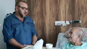 التفاتة إنسانية:الملك محمد السادس يزور اليوسفي في المستشفى