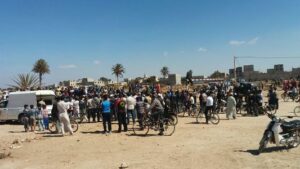 عااجل باشتوكة:محتجون بسيدي بيبي  يقتحمون دورة المجلس الجماعي وموظفون والأغلبية لا زالوا محتجزين داخل مقر الجماعة