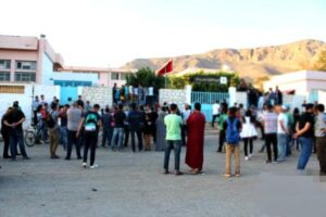 احتجاز قائد 8 ساعات متواصلة داخل ثانوية بعد كسره يد تلميذ و إصابة آخرين