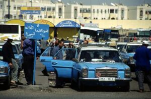 ساحة الطاكسيات بإنزكان: الفوضى بعد الغروب