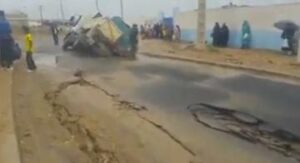 أكادير:الأمطار تتسبب في إنهيار الطريق الرابطة بين أنزا و الحي الصناعي،وسائق شاحنة ينجو من الحادث