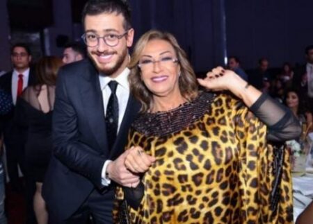 من تكون الفتاة التي أوقعت ب"المعلم" في فرنسا، ووالدته تسقط طريحة الفراش وأبوه يطير الى باريس