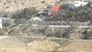 بالصور:جنازة “مول الحوت” تتحول إلى أكبر مسيرة في تاريخ الحسيمة وهذا هو عدد المشاركين فيها