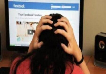 شريط فيديو لفتاة داخل الحافلة ترتدي سروال يكشف عضوها الحميمي داير روينة في مواقع جنسية عالمية