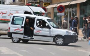 عاملة للنظافة تضبط "رباطبا" وإسبانيا يمارسان الجنس في فندق 7 سيارة شرطة 528x330