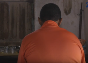 بالفيديو:مأساة أسرة ولد  ابنها الذكر بجهاز تناسلي لامرأة وإليكم التفاصيل