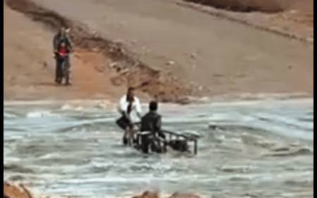 (+صور)فيديو جديد يوثق لحظات مؤثرة قبل غرق شاب بواد سوس والوقاية المدنية تواصل البحث