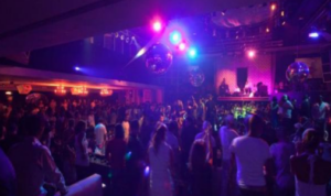 الديربي حرك أكادير:انتعاشة فنادق وعلب ليلية في عز الكساد السياحي