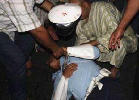 خطير:جانح يتحدى رصاص رجال الأمن ويطعن "بوليسي" بسكين ويلوذ بالفرار على طريقة الأفلام